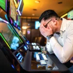 How do players compare live and RNG crypto roulette options?